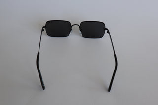 VINTAGE BLACK