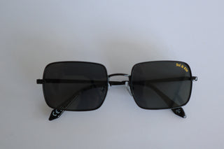 VINTAGE BLACK