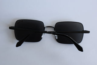 VINTAGE BLACK